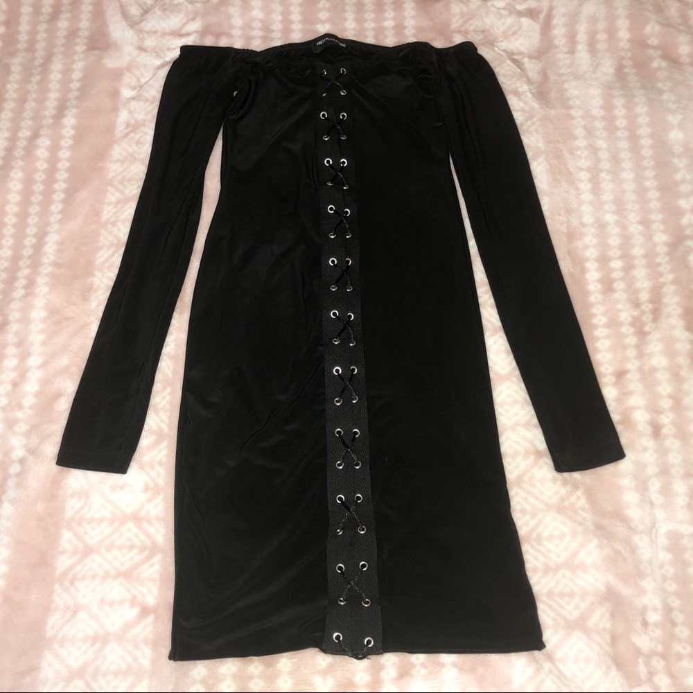 PRETTY LITTLE THING - OFF THE SHOULDER  DRESS